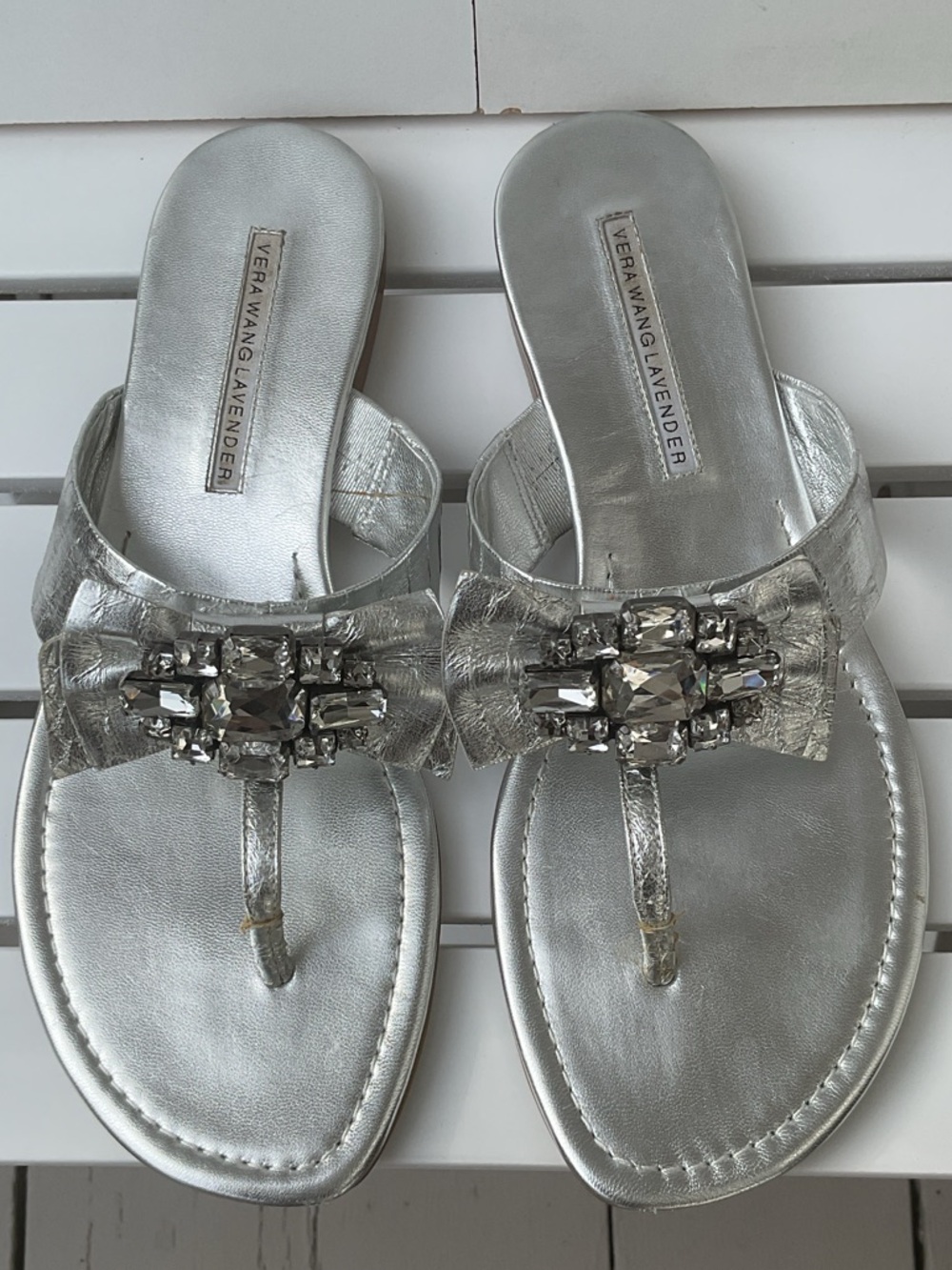 Vera Wang Lavender Womens Willa Silver Bow Jeweled Thong Sandal
